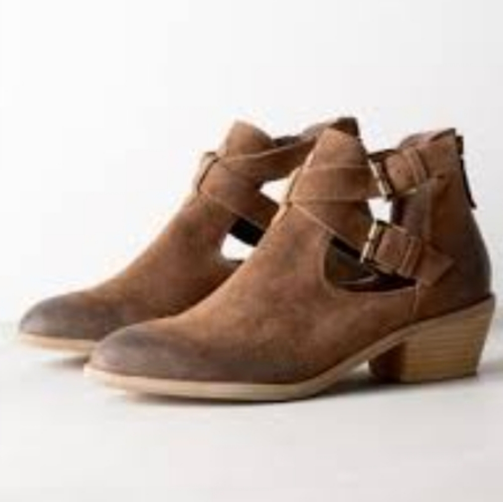 Garnet Hill
Mia Buckle Boots
Size 8.5